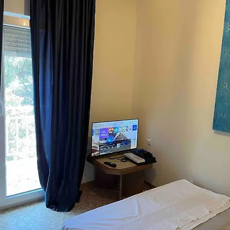 Nectarios Seaside Apartment. Palaiontsiflikion Exterior photo